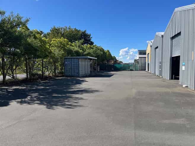 Great Warehouse, Great Yard, Great Value!
