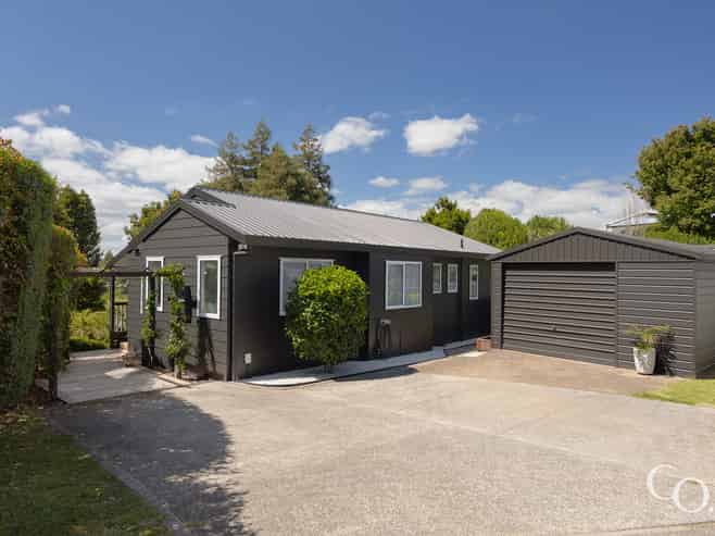 127B Kingswood Road, Brookfield