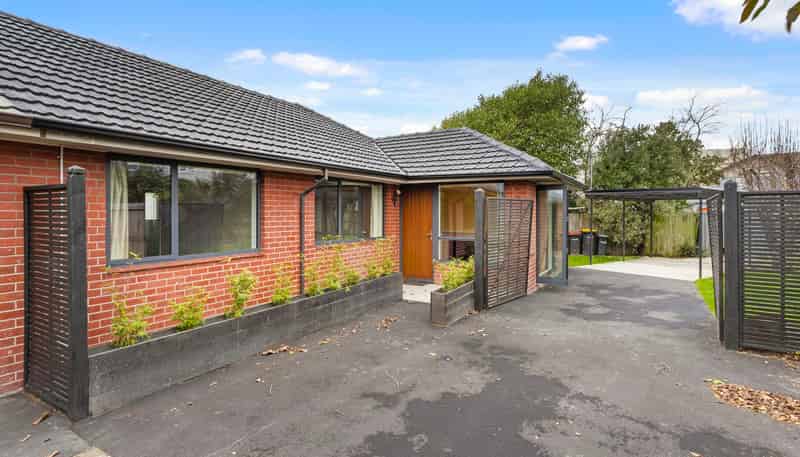 4/104A Idris Road , BRYNDWR