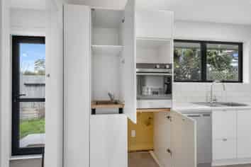 4/104A Idris Road , BRYNDWR