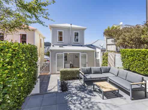 8 Stanley Street, Berhampore