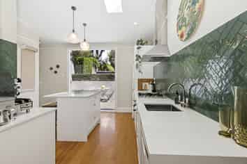 8 Stanley Street, Berhampore