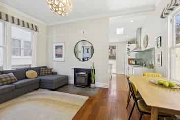 8 Stanley Street, Berhampore