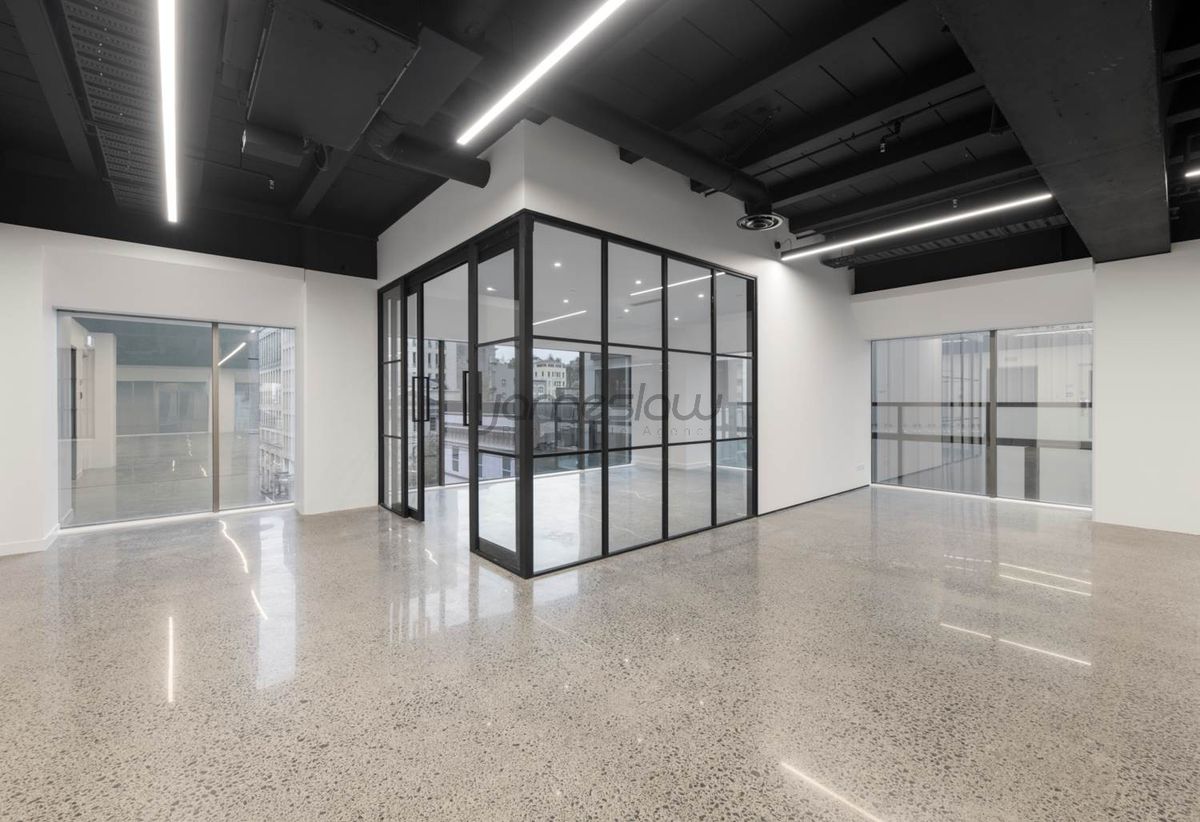 Office on Queen Street Full-Floor Opportunity - Mehr