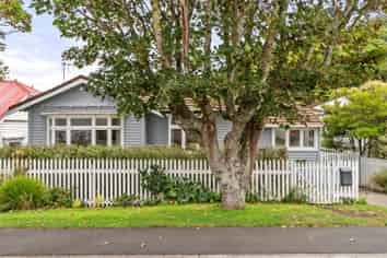 21 Chamberlain Road, Karori