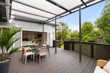 21 Chamberlain Road, Karori