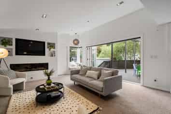 21 Chamberlain Road, Karori