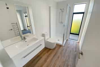 2/87 Manakura Street, Russley