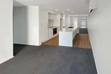 2/87 Manakura Street, Russley