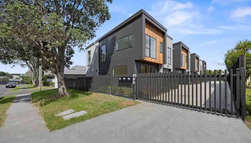 2D Hollywood Avenue, Epsom