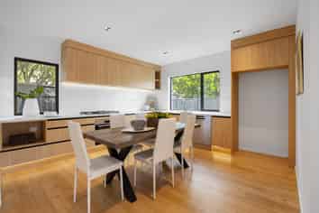 2D Hollywood Avenue, Epsom