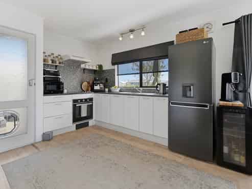 406A Ngatai Road, Bellevue