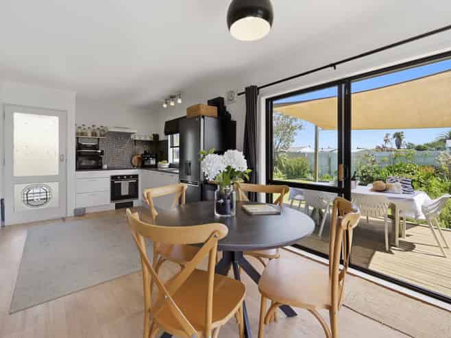 406A Ngatai Road, Bellevue