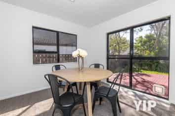 36B Kentwood Drive, Woodridge
