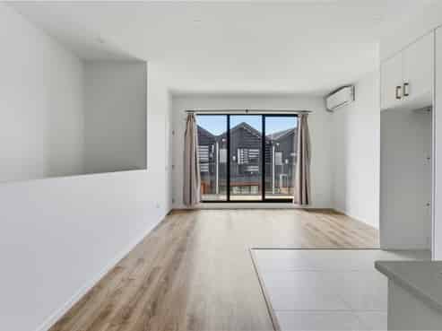 9/233 Great North Road, Henderson