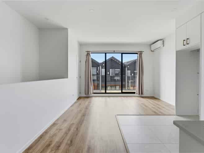 9/233 Great North Road, Henderson