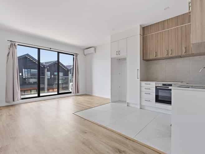 9/233 Great North Road, Henderson