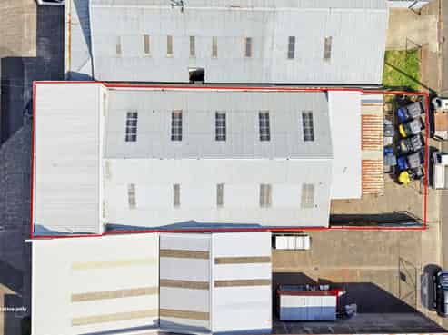 Street to street commercial property