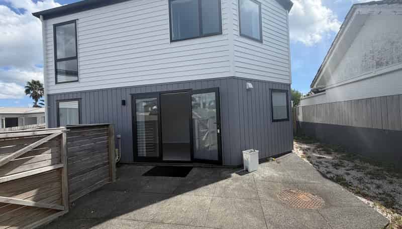 8 Whangamaru Way, Papakura