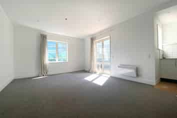 2A/18 Joseph Banks Terrace, Newmarket