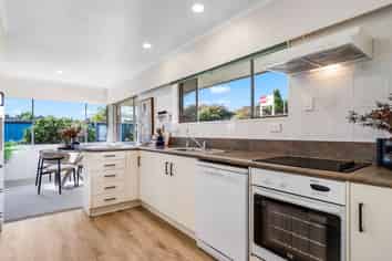 2 Tupaea Place, Otumoetai