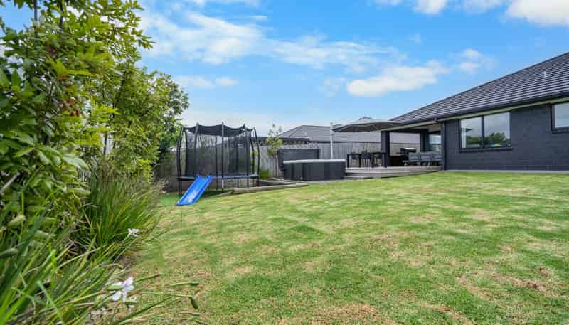 6 Minerva Avenue, Helensville