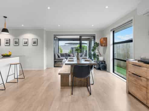 6 Minerva Avenue, Helensville