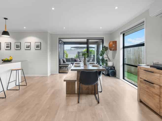 6 Minerva Avenue, Helensville