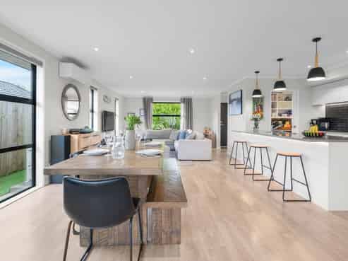 6 Minerva Avenue, Helensville