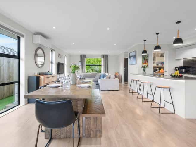 6 Minerva Avenue, Helensville