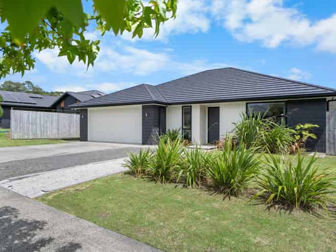 6 Minerva Avenue, Helensville