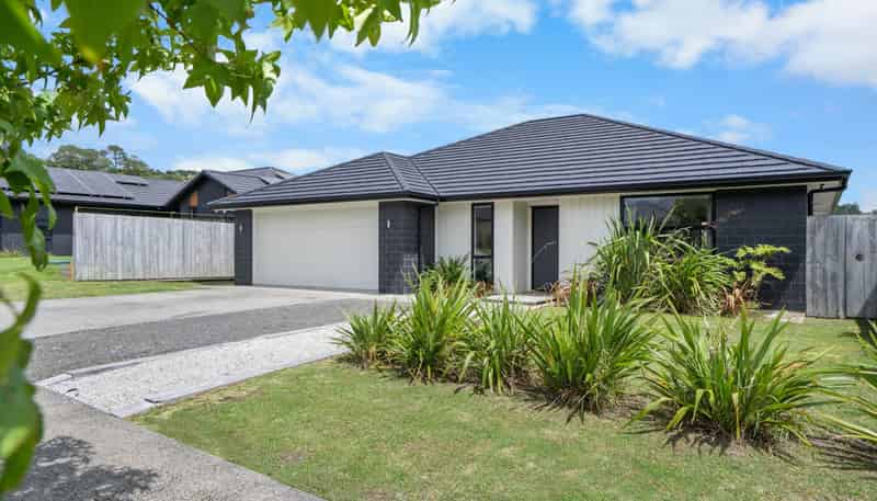6 Minerva Avenue, Helensville
