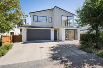 3 Shelby Place, Long Bay