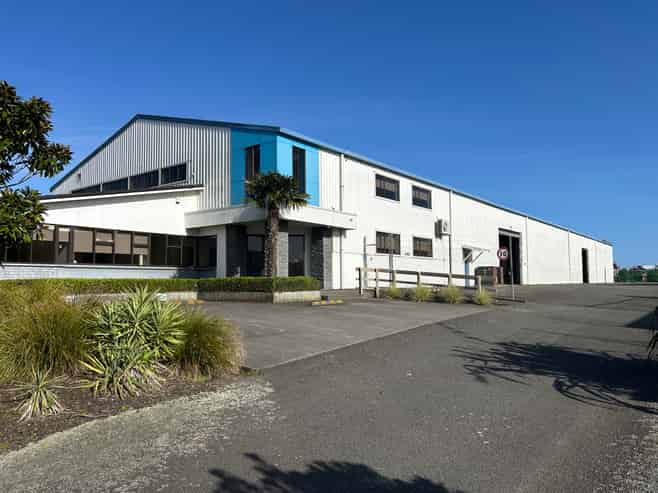 Impressive Standalone Warehouse with Offices