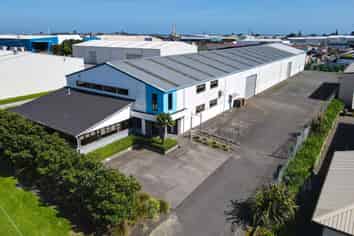 Impressive Standalone Warehouse with Offices