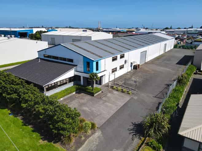 Impressive Standalone Warehouse with Offices