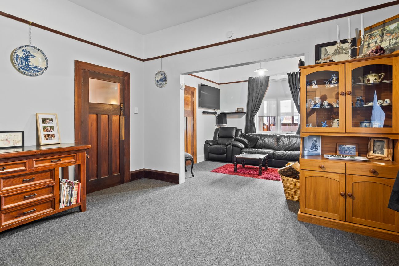 Walk to cafes, shops & local amenities! - Vista 5