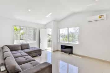 89A Vandeleuer Avenue, Birkdale