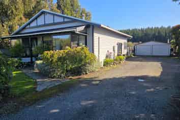 12 Halsey Street, Clinton