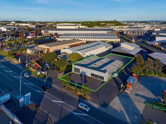 Road Front Warehouse & Office, Exclusive Yard 