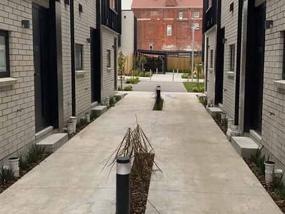 4/327 Lincoln Road , Addington