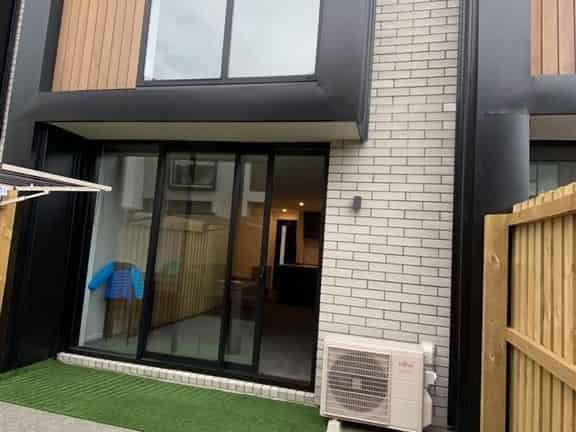 4/327 Lincoln Road , Addington