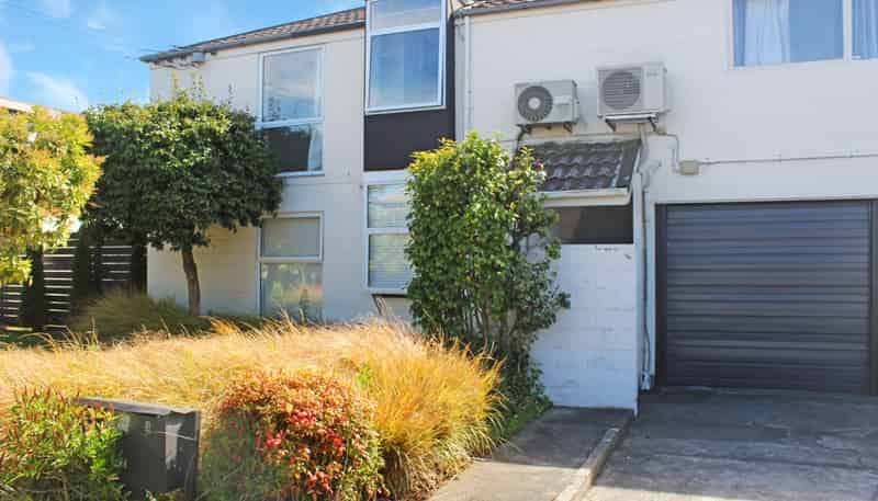 2/107 Holly Road, Saint Albans