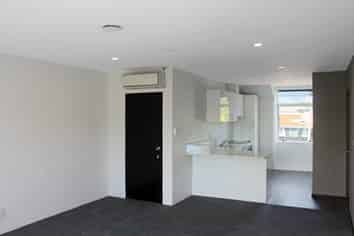 2/107 Holly Road, Saint Albans