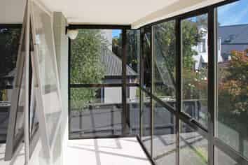 2/107 Holly Road, Saint Albans