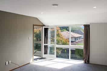 2/107 Holly Road, Saint Albans