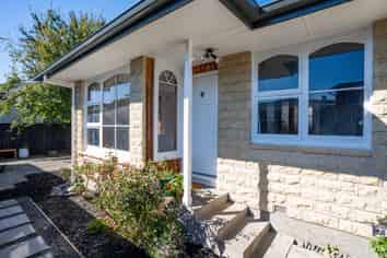 2/164 Avonhead Road, Avonhead