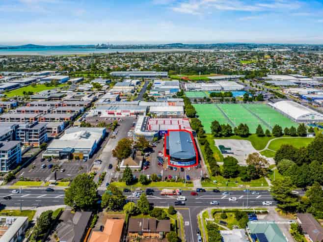 SPLIT RISK INVESTMENT ON LINCOLN ROAD
