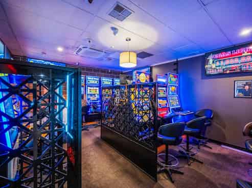 SPLIT RISK INVESTMENT ON LINCOLN ROAD
