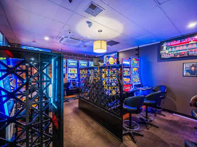 SPLIT RISK INVESTMENT ON LINCOLN ROAD
